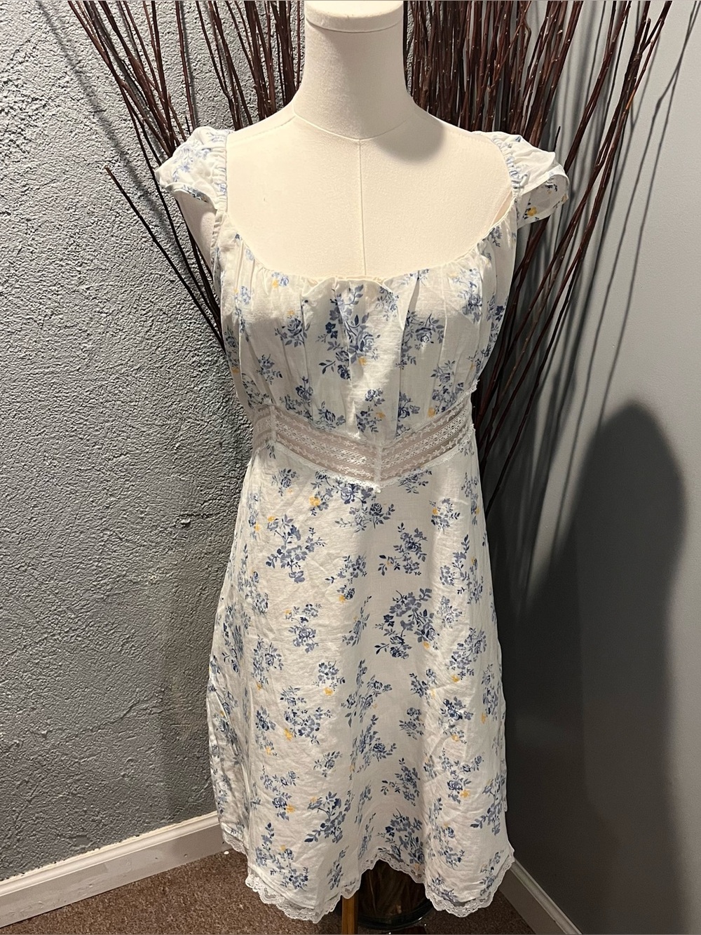 🌼REVOLVE LPA BLUE AND WHITE FLORAL LINENE AND LACE DRESS SIZE XL🌼